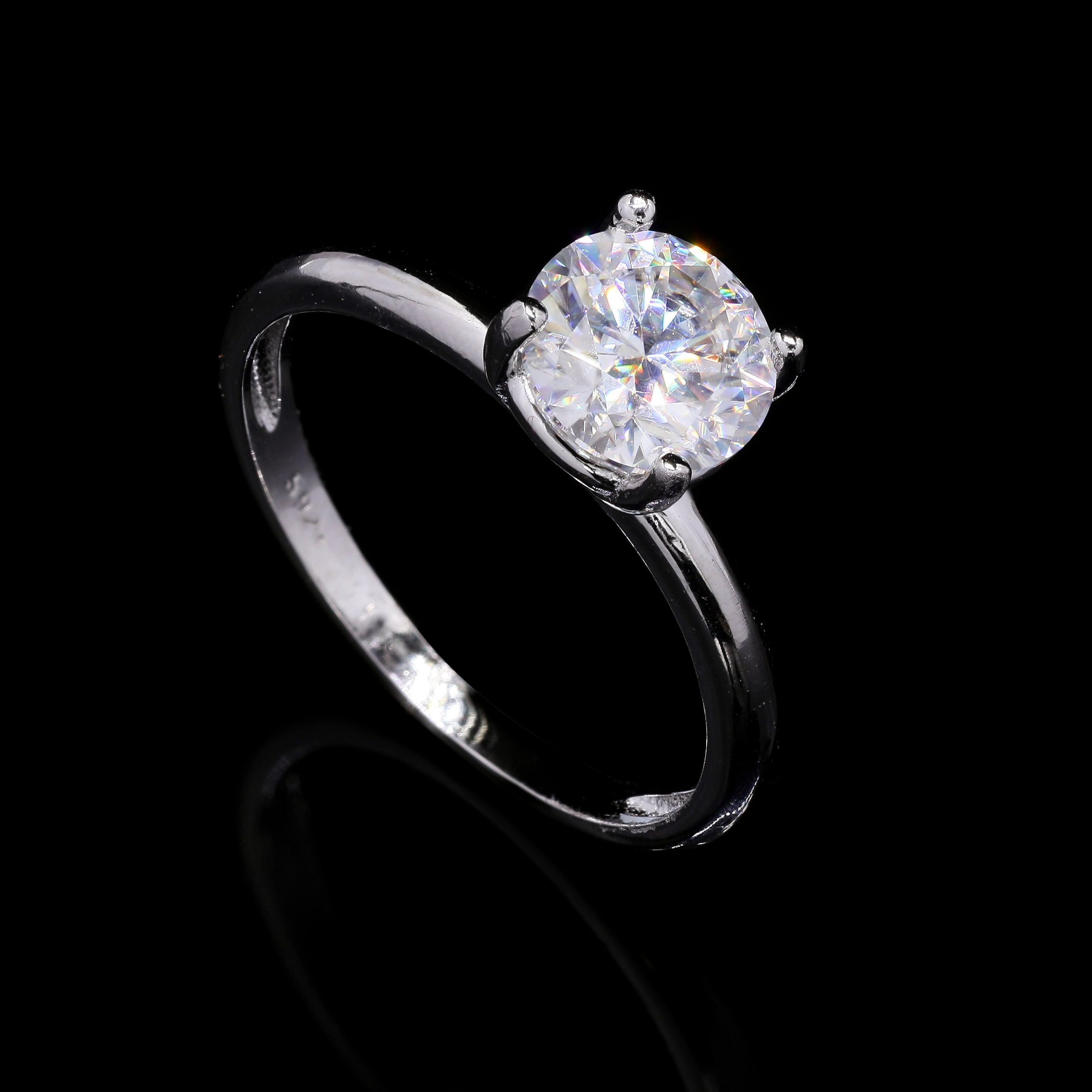 Classic Brilliance2.5ct Moissanite Solitaire Ring – Round Cut