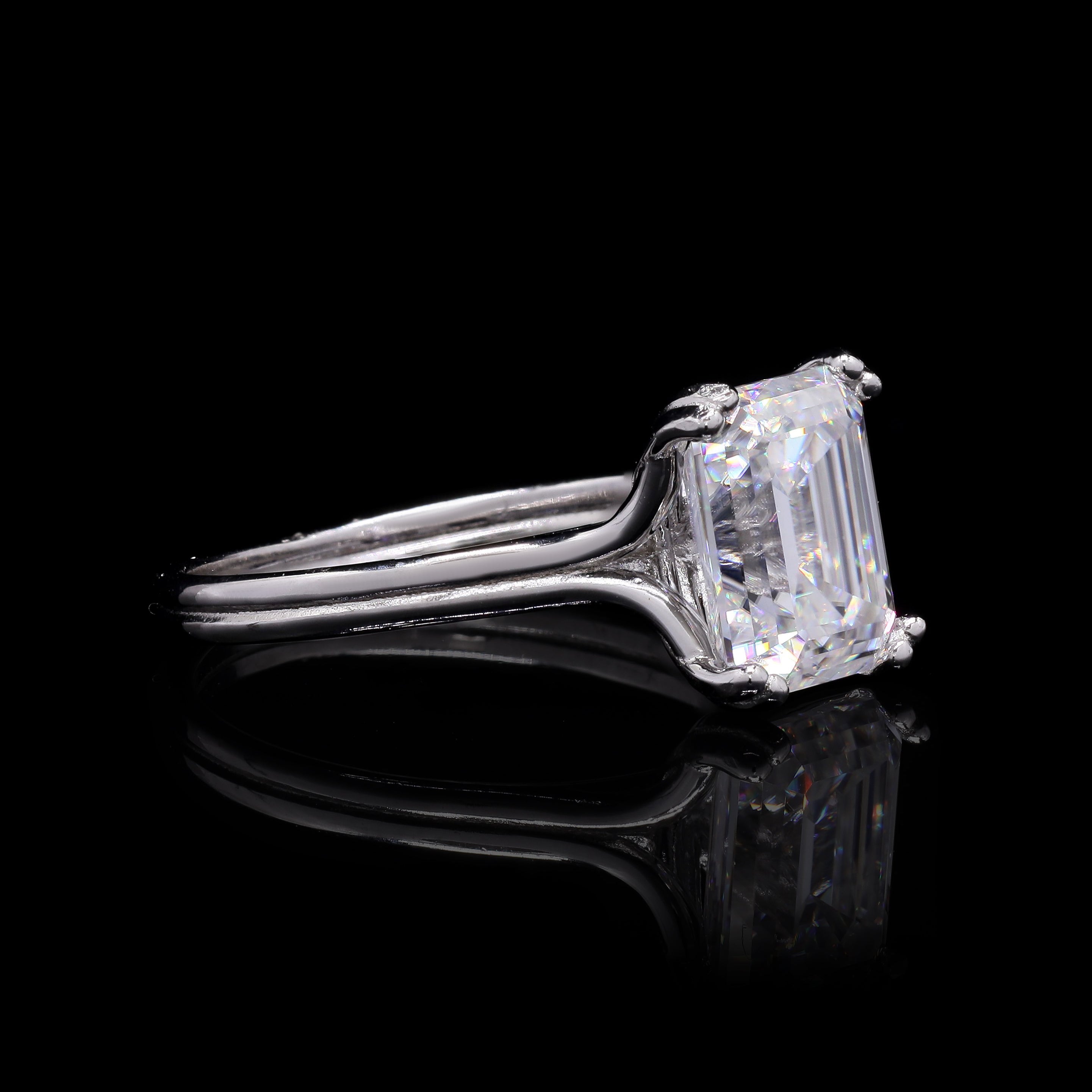 Timeless Elegance 3.0ct Moissanite Solitaire Ring – Emerald Cut Classic Design